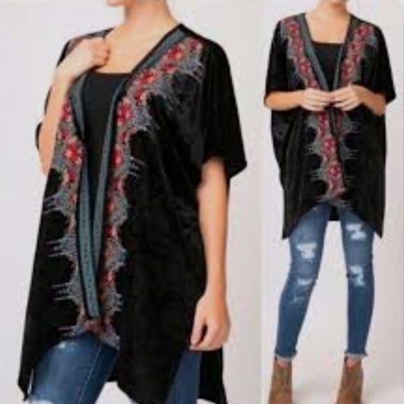 Madeline Sparklestein Embroidered Floral Black Boho Velvet Kimono Top Size M/L - Picture 1 of 15